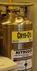液氮罐的特写镜头照片。